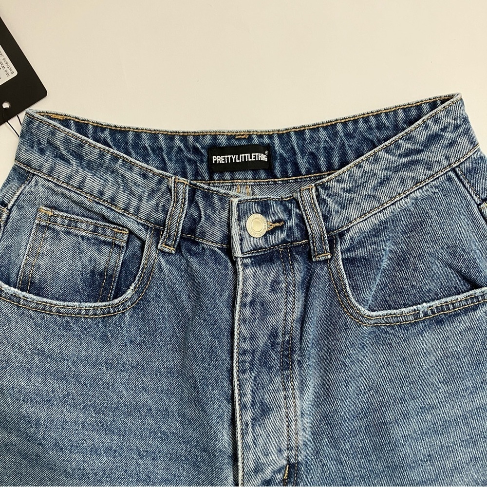 NWT PRETTY LITTLE THING “Mid Wash Thigh Split Baggy Boyfriend Jeans” - Picture 3 of 9